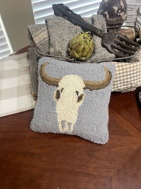 Peking Handicraft  Blown Filled Hook Pillow, 8-inch Square,Cow Skull